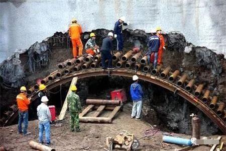 肥乡隧道钢花管支护案例